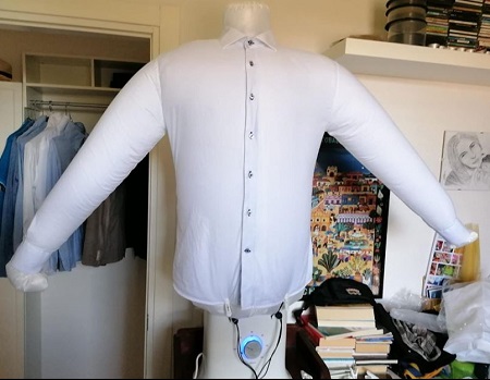 stirare-a-vapore-in-verticale